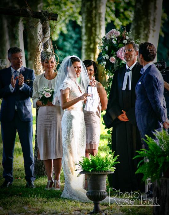 mariage laïque émotion de la mariée